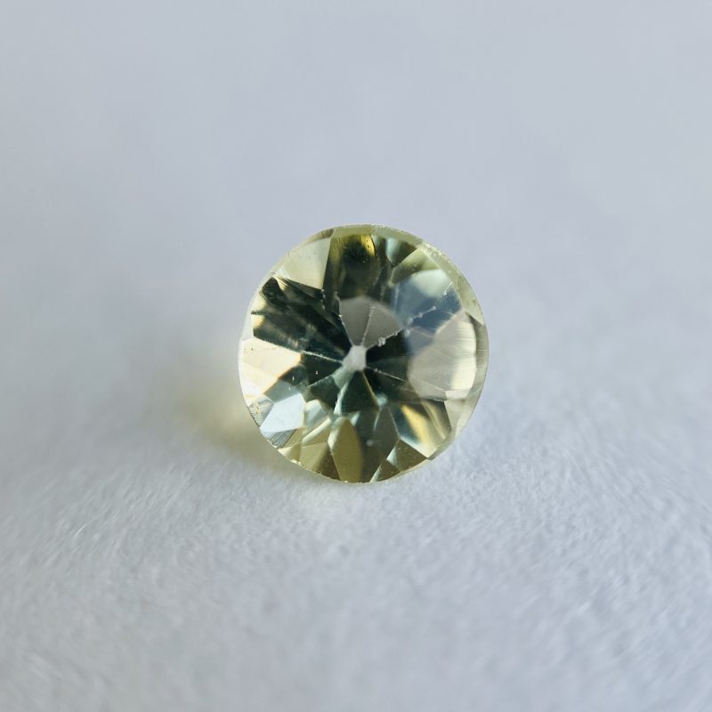 0.29CT Light Green Yellow Sapphire 4.3MM